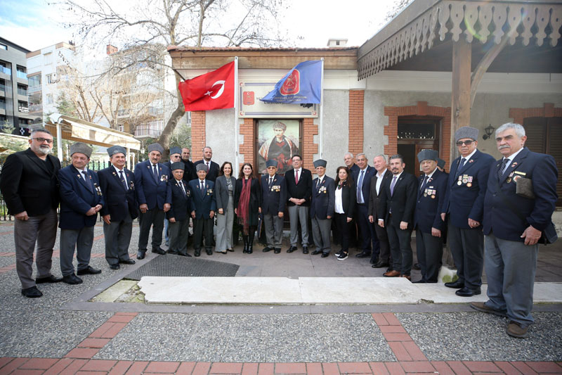 Karşıyaka’da Gaziler Ve Şehit Ailelerine Anlamlı Ziyaret