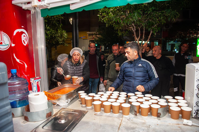 Karşıyaka Belediyesi’nden 30 Bin Kişiye Sıcak Çorba İkramı