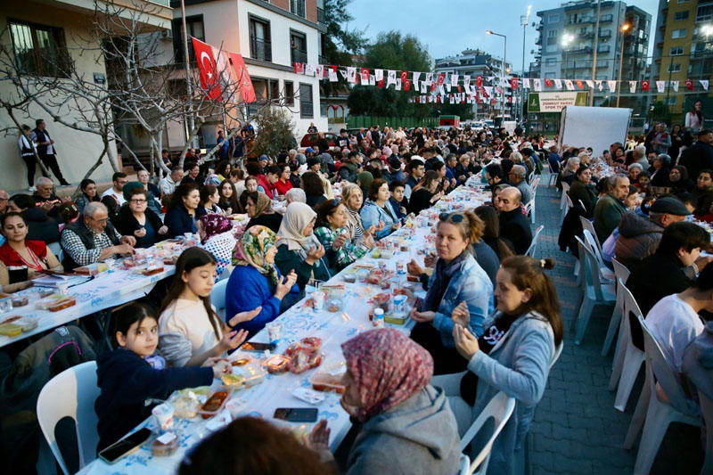 Karşıyaka Belediyesi’nden İftar Dayanışması